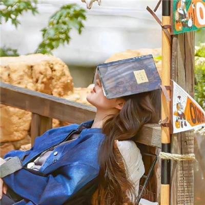 透视画男孩与全景画女孩封面